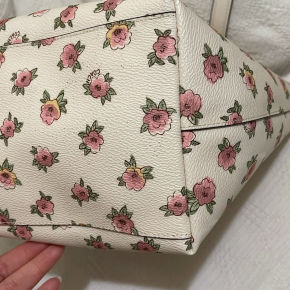 COACH - Taylor zipper flower patch tote - 21810- NWOT - Picture 11 of 13